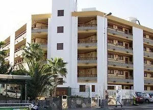 https://apartamentos-los-tilos.in-canary-islands.com